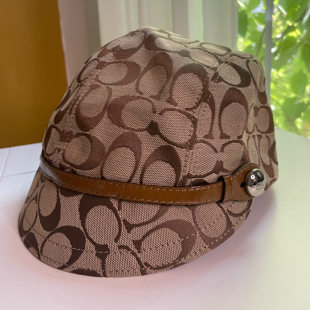 Coach Signature Karee Cap in Khaki/Doe